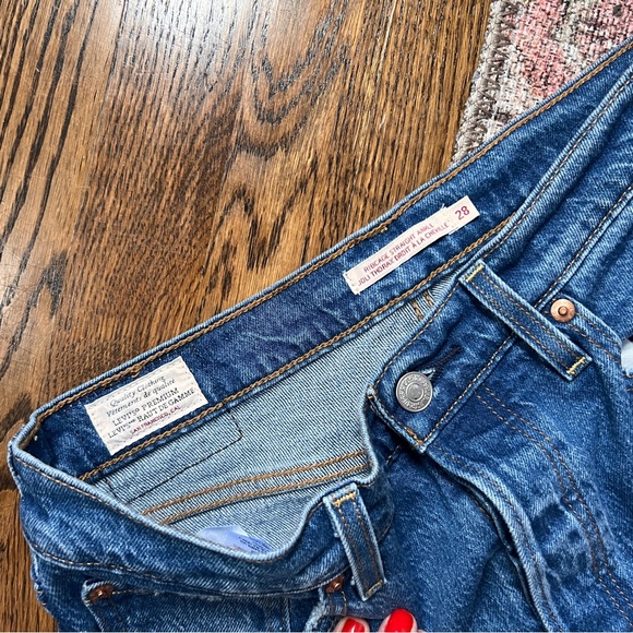 Levi’s Ribcage Ankle Jeans in Jazz Pop wash - Picture 7 of 8